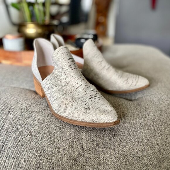 Chinese Laundry Fortune Lizard Booties - Picture 9 of 11